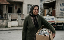 Yaşlı kadın evinden kovuldu