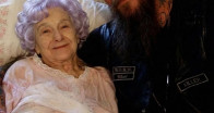 81 yaşındaki annem, vücudunun büyük bir bölümü dövmelerle kaplı bir motosikletçiyi bakıcı olarak işe aldı