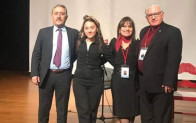 ZEYNEP SÜMER YILIN EN BAŞARILI SÖZ VE BESTE YAZARI OLARAK YILIN ŞAİRİ SEÇİLDİ