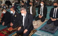 ADANA VALİSİ SÜLEYMAN ELBAN VE İL EMNİYET MÜDÜRÜ DOĞAN İNCİ RAMAZANOĞLU CAMİSİNDE ŞEHİTLERİ ANDILAR