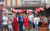 ÖZGÜR USTA ÇİĞKÖFTE DERYASI 4.MERKEZ ŞUBESİNİ DİLLERE DESTAN BİR TÖRENLE AÇTI