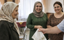 Torunumun doğum gününde, oğlum bana kirli bir mendil uzattı ve dedi ki