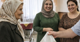 Torunumun doğum gününde, oğlum bana kirli bir mendil uzattı ve dedi ki