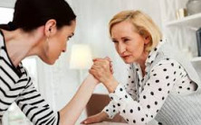 Kızım beni kayınvalideleri için evden kovdu