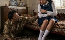 Yorgun bir baba akşam saat 8’de eve döndü