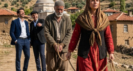Genç dul kadın, pazarda “işe yaramaz” bir ihtiyara para verdiği için herkes tarafından alay konusu oldu…