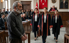 Mütevazı bir işçi, üç yetim kızı tek başına büyüttü