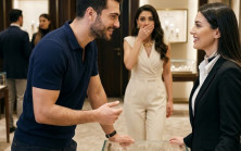 Milyoner, Kendi Saat Mağazasına Fakir Bir Müşteri Kılığında Girdi