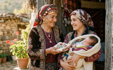 Bekar bir anneydim ve her öğleden sonra tuz istemek için bir komşu gelirdi.