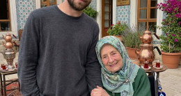 Bir huzurevinde yaşlı bir kadının oğluymuş gibi davranmam için bana para ödediler