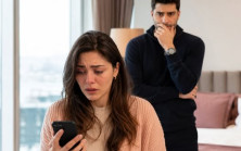 Kocamın metresi öldü… ve cenazeden sadece üç gün sonra kapıma geldi.