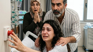 Genç bir kız üç gündür kusuyordu ve babası bunun tamamen numara olduğunu söylüyordu.