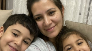 Kayınpederim, Kocam Ölür Ölmez “Bu Ev Benim Üzerime, Hemen Defolun!” Diyerek Beni ve İki Yetimimi Kapı Dışarı Etmekle Tehdit Etti.