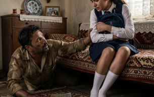 Yorgun bir baba akşam saat 8’de eve döndü
