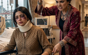 Kocam dışarıda beklerken, görümcem beni hastanenin bodrum katındaki merdivenlerden itti
