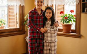 Oğlum ölmüştü — ama 5 yaşındaki kızım onun karşı apartmanın penceresinde olduğunu söyledi