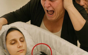 Anne yüksek sesle ağlıyordu ve kızının yanına gömülmeyi istiyordu, fakat sonra ona daha yakından eğildi