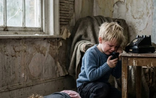 “Baba… kardeşim uyanmıyor. Üç gündür de hiçbir şey yemiyoruz