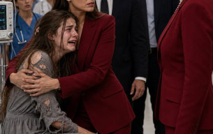 “Anne… Lütfen Gel. Gitmeme İzin Vermiyorlar.” Kızımın Telefon Kapanmadan Önce Bana Fısıldadığı Son Sözler Bunlardı