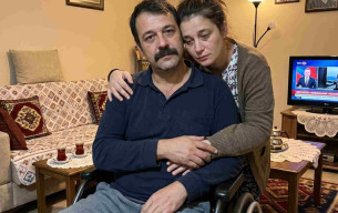 Kayınvalidem, kocama tekrar yürüyebilmesi için ameliyat masraflarını karşılayacağını söyledi, ama sadece benden boşanırsa. Kocam evet dedi