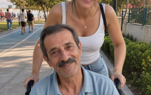 Huzurevinde son günlerini yaşayan kimsesiz bir adamın arzusunu kırmayıp ona ‘baba’ diyerek kızı rolü oynadım