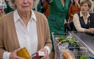 Market Kasasında Başlayan İsyan: Kızımın Benden Gizlediği Büyük Sır ve Kırmızı Cüzdanın Hikayesi