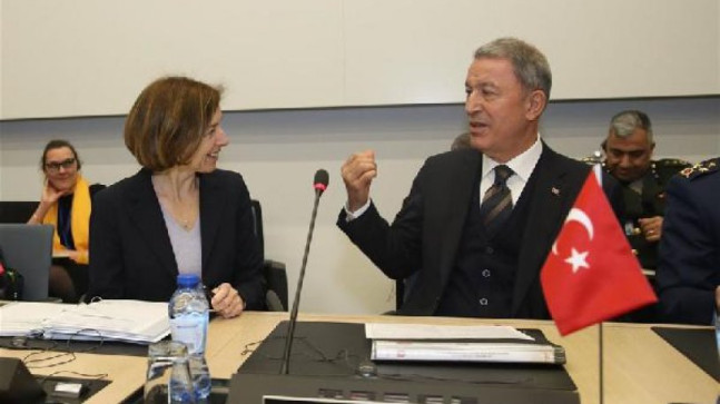 Akar, Fransız mevkidaşı ile görüştü