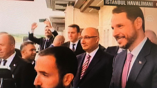 Hakan Atilla’yı İstanbul’da Berat Albayrak karşıladı