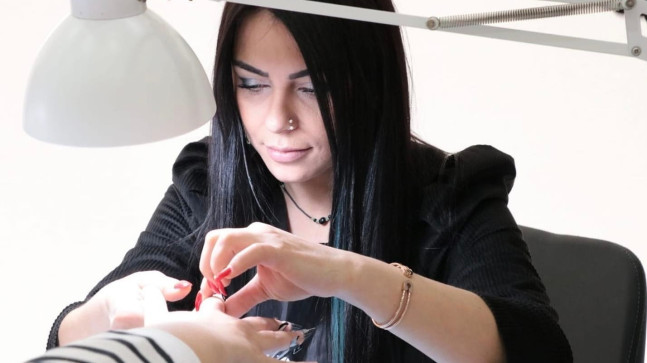 ESS GÜZELLİK MERKEZİ İŞLETMECİSİ EMEL SUAKLIER YILIN ESTETİSYENİ SEÇİLDİ