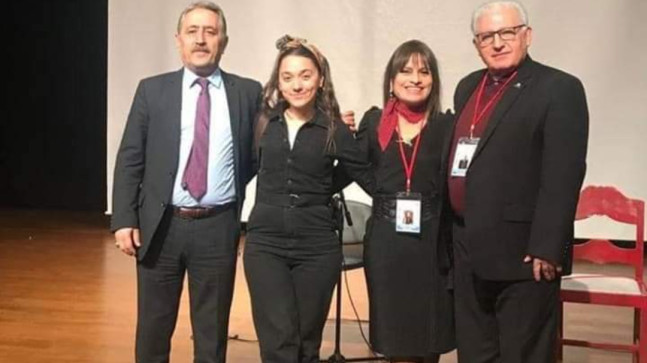ZEYNEP SÜMER YILIN EN BAŞARILI SÖZ VE BESTE YAZARI OLARAK YILIN ŞAİRİ SEÇİLDİ