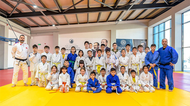 SPOR TESİSLERİ DOLDU, TAŞTI