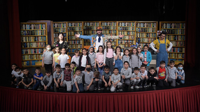 GENÇLERE “KİTAP KURDU” TİYATROSU