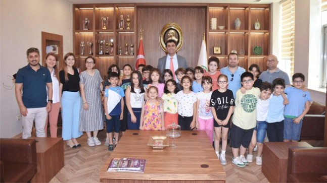 TOKİ KÖPRÜLÜ İLKÖĞRETİM OKULU ÖĞRENCİLERİ BARO BAŞKANI AV. SEMİH GÖKAYAZ’I ZIYARET ETTİ