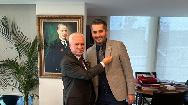 Av. Baran SARUHAN İYİ Parti’ye katıldı, rozetini Gn. Başkan Yrd. Koray AYDIN taktı