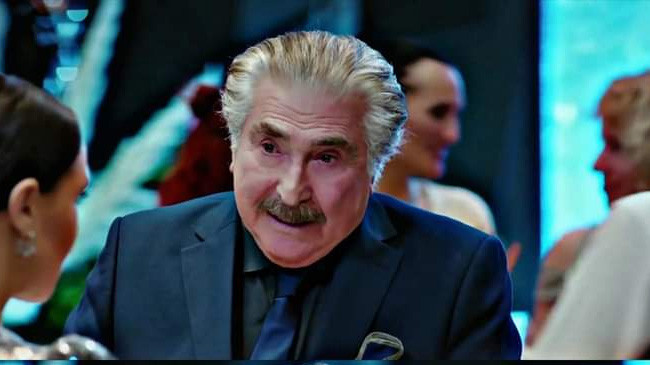 USTA OYUNCU DİZİYE RENK KATMAYA DEVAM EDİYOR.