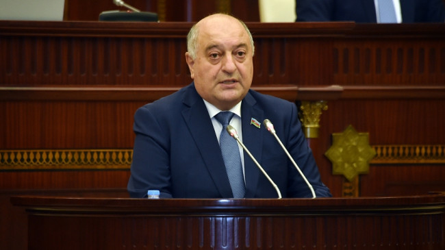 Azerbaycan Milletvekili: “Azerbaycan’dan Ukrayna’ya uçak dolusu yardım, bedava yakıt…”